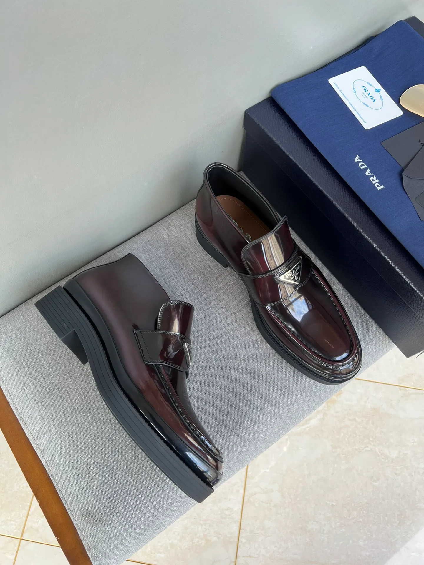 Batch of 1000💰Exclusive hot-selling new Prada Chelsea thick-soled men's shoes, naked boots, imported calf leather on the surface, cow leather on the lining, the outsole is made of private model TPU material, the frosted effect is consistent with the original version, 39-44 in stock (38, 45 custom-made, non-refundable)